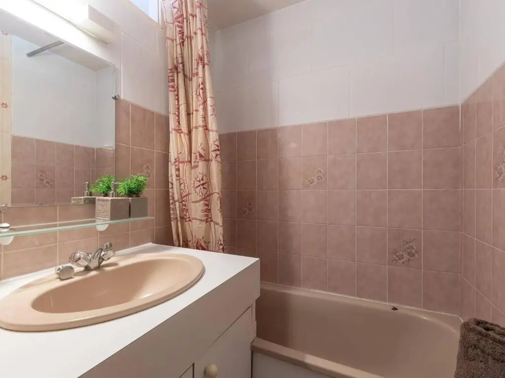 Appartement cosy avec balcon et parking à Saint-Lary - FR-1-296-138