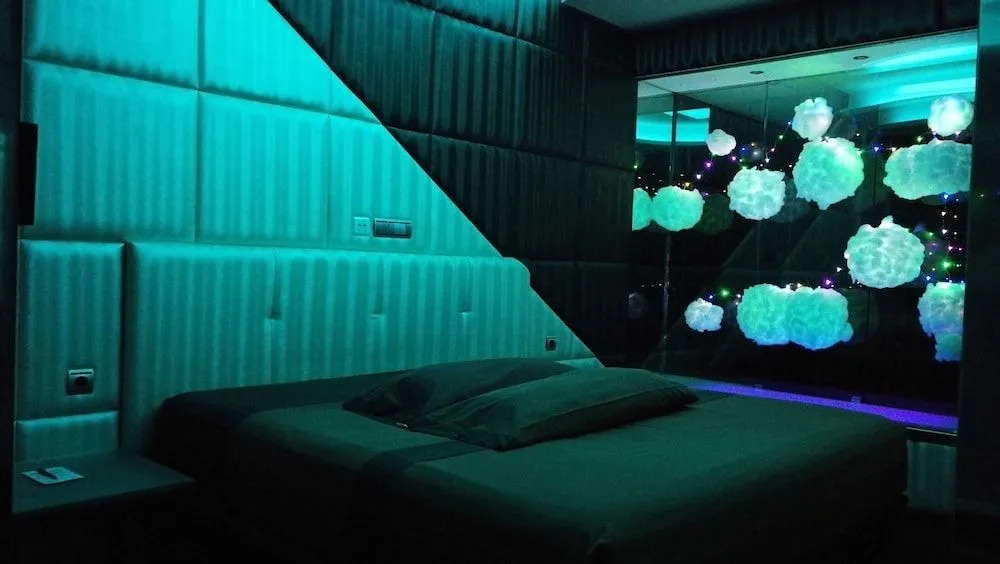 V Hotel