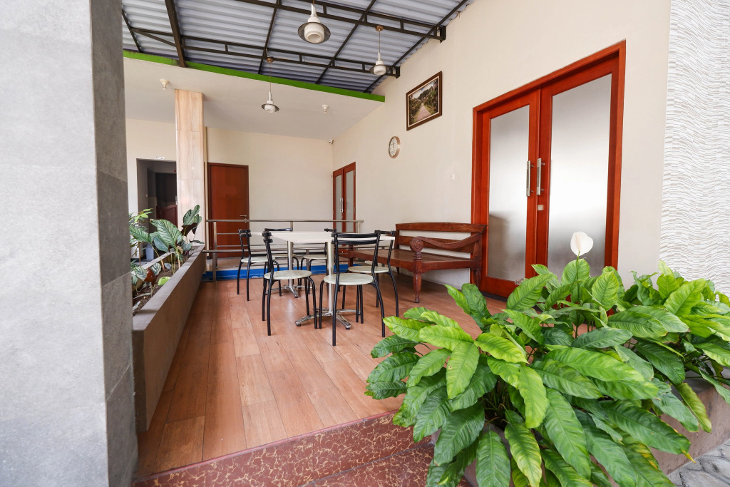 OYO 1532 Mawar Indah Hotel