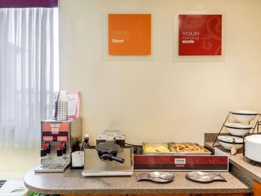 Holiday Inn Express - Fall River North