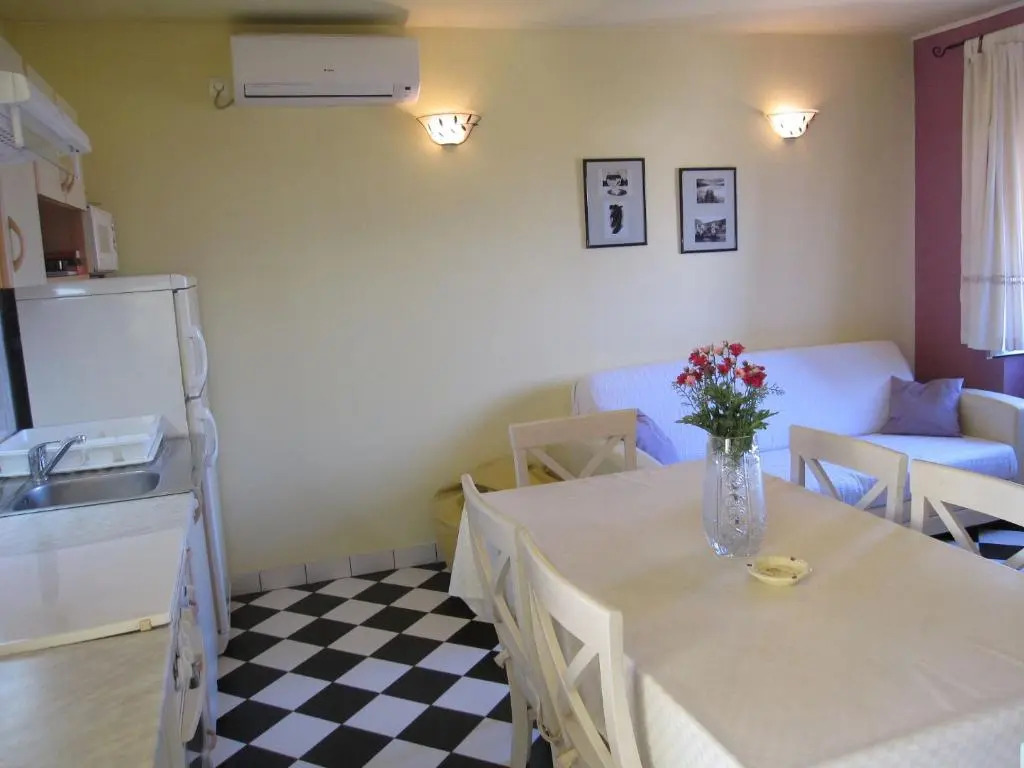 Apartment Siniša - 300 m from beach