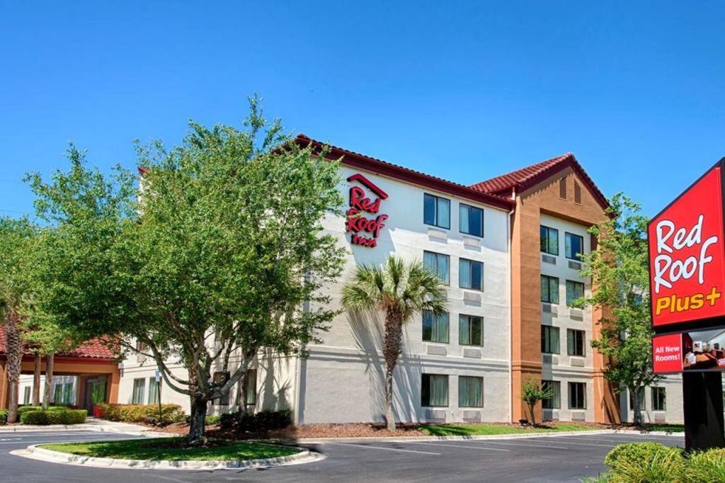 Red Roof Inn PLUS + Gainesville