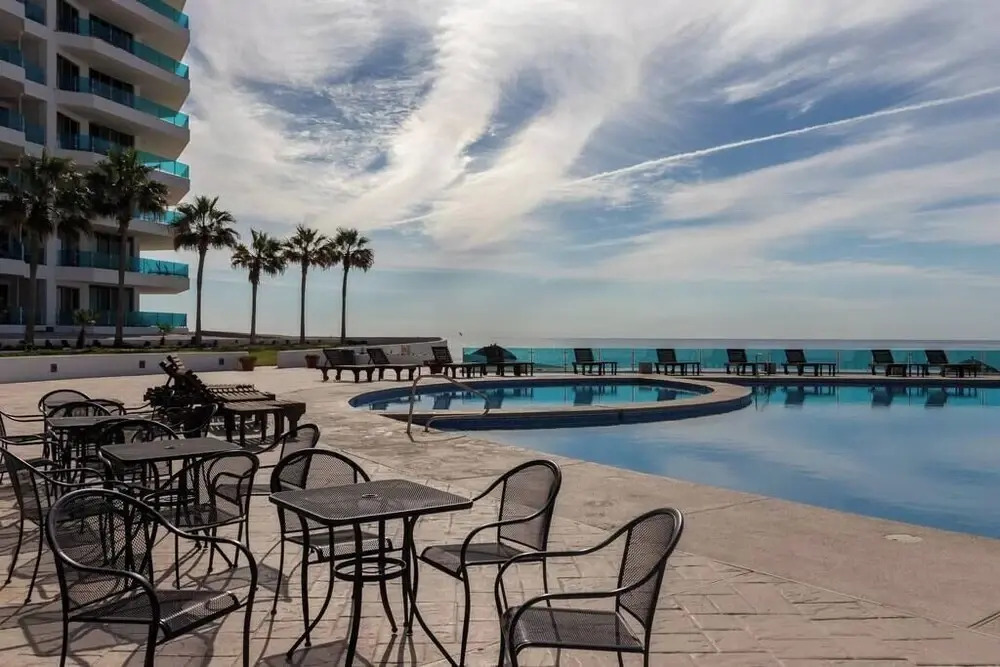 Luxury Beachfront Condo on Sandy Beach