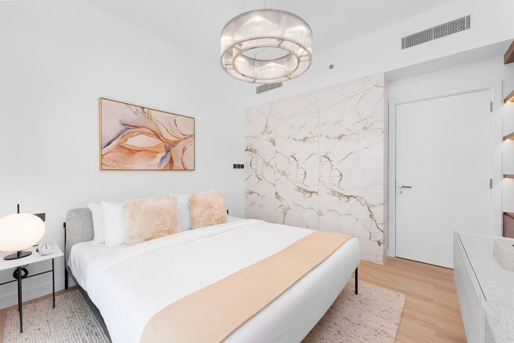 Maison Privee - Deluxe 3BR Apt w/ Dubai Marina View and Beach Access