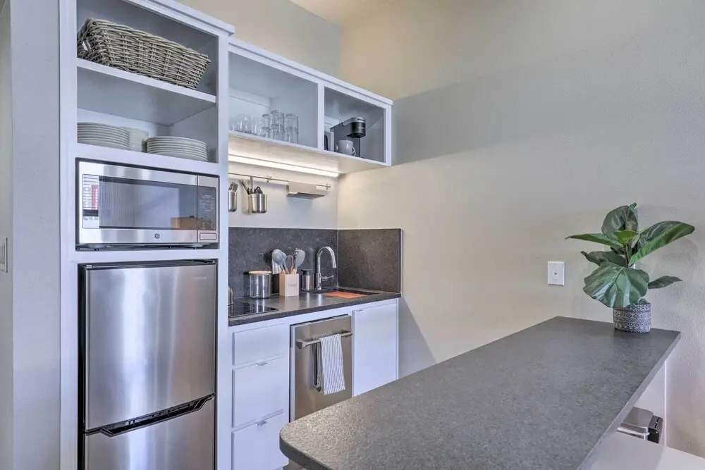 Centrally Located San Marcos Unit w/ Parking!