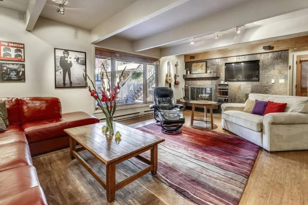 Expansive 2 Bedroom Downtown Aspen Condo, Walk to Gondola for Skiing, Steps to Dining, Shopping and Entertainment