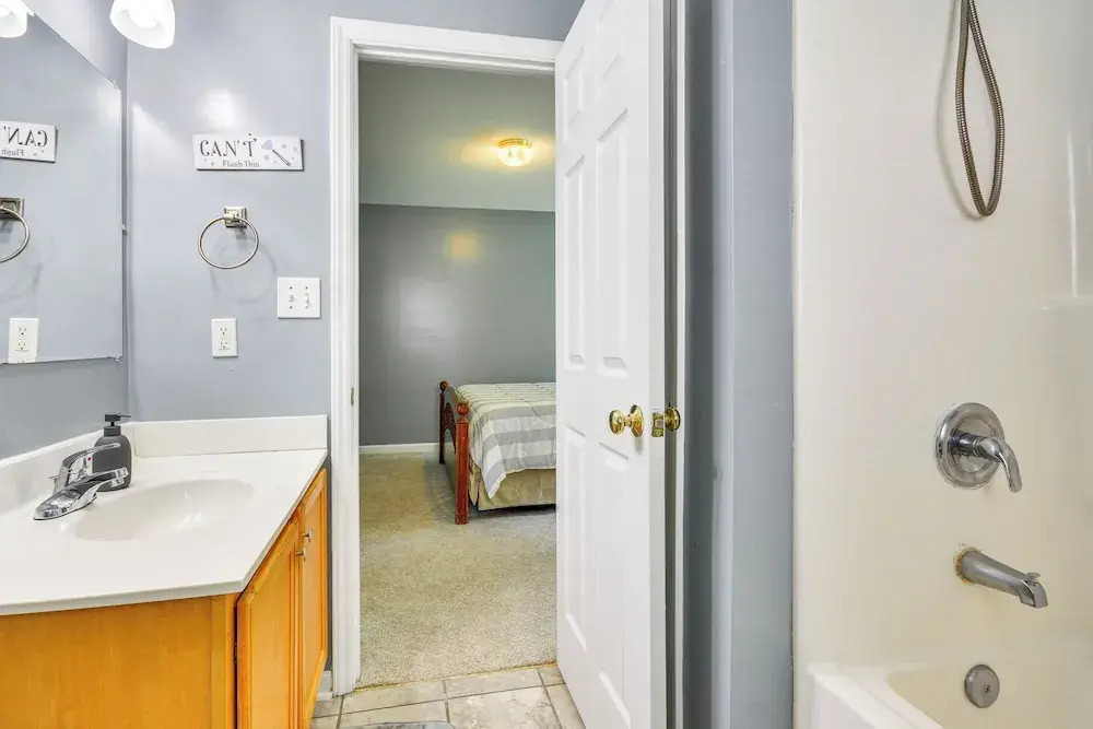 < 4 Mi to Dtwn Greensboro: Renovated Home w/ Yard!