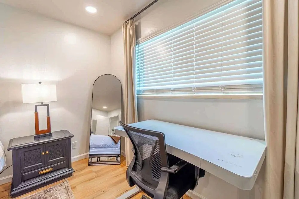 Designer Living Pet-friendly UNR 2BR 1BA
