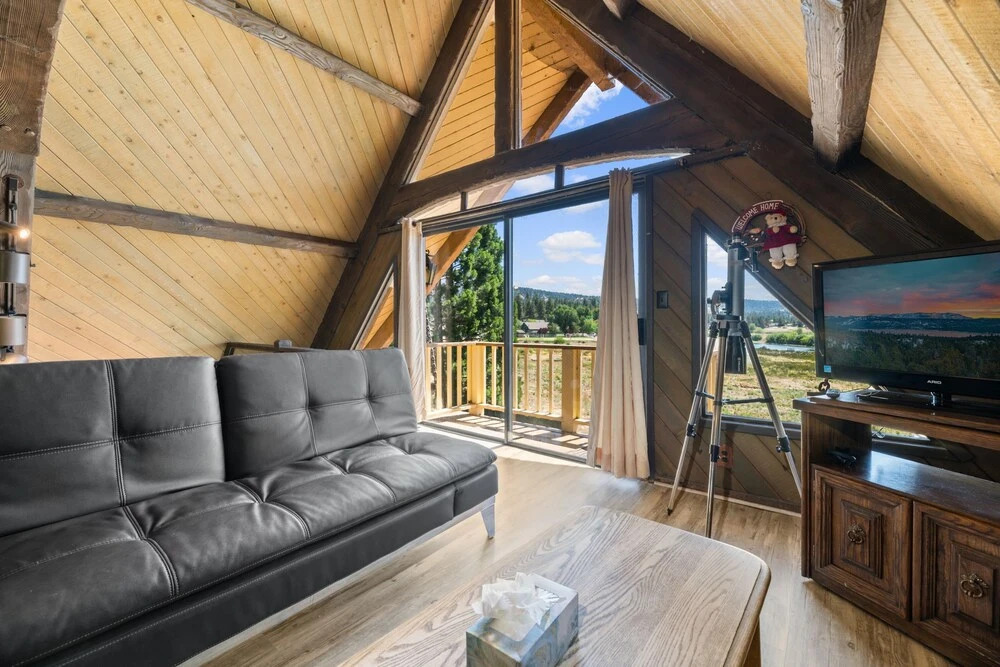 Alpine Lakefront - Lakefront Cabin And All The Amenities Really Fun From The Pool Table And Spa 3 Bedroom Home