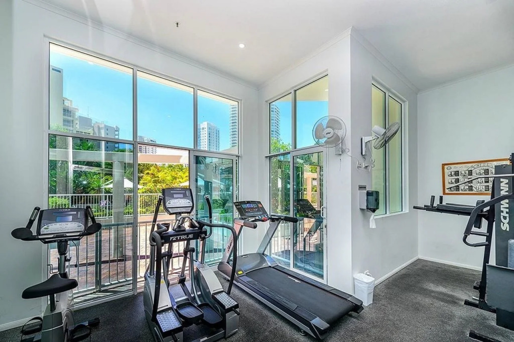 The Crest Apartments - Main Beach