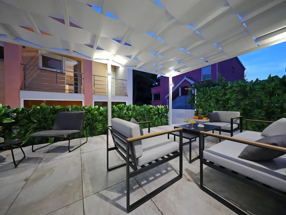 Fabulous Villa With Private Pool, Fenced Garden, Roofed Terrace, Great Location