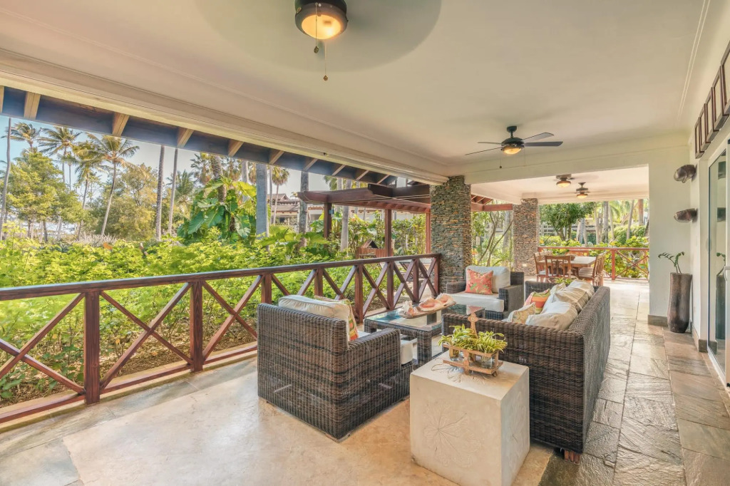 Private Terrace 3BR 6 Guests Beach Access