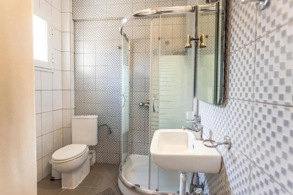 Villa Beachfront Kiss - 4bdrms, Tennis Court, Pool, BBQ, Beachfront