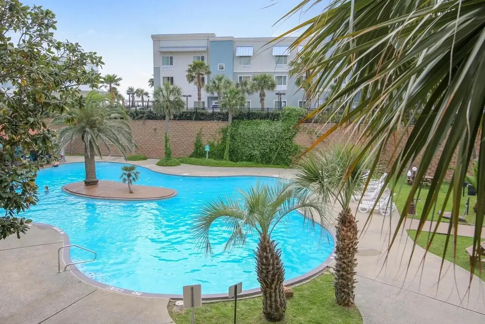 Maravilla Condos 111