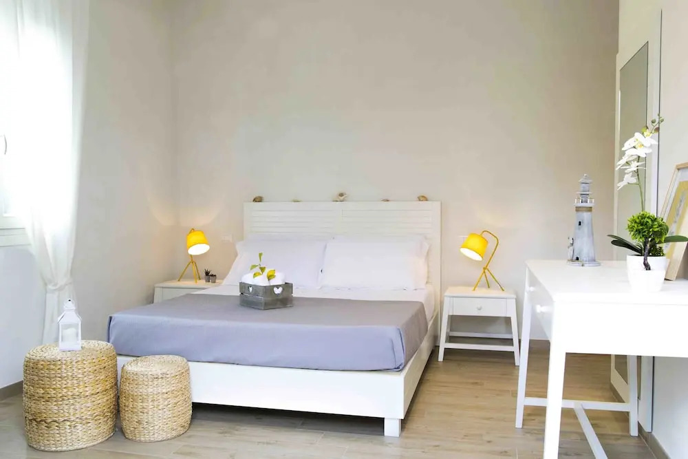 Villa Almyra - 4 Double Bedrooms with Exclusive Garden & Parking Steps from the Beach