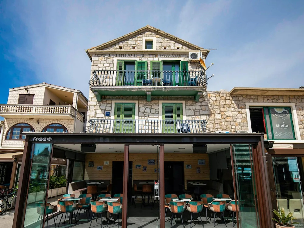 Scenic Apartment in Pakoštane near Sea & Town Center