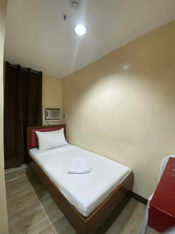 OYO 912 Fb Suites
