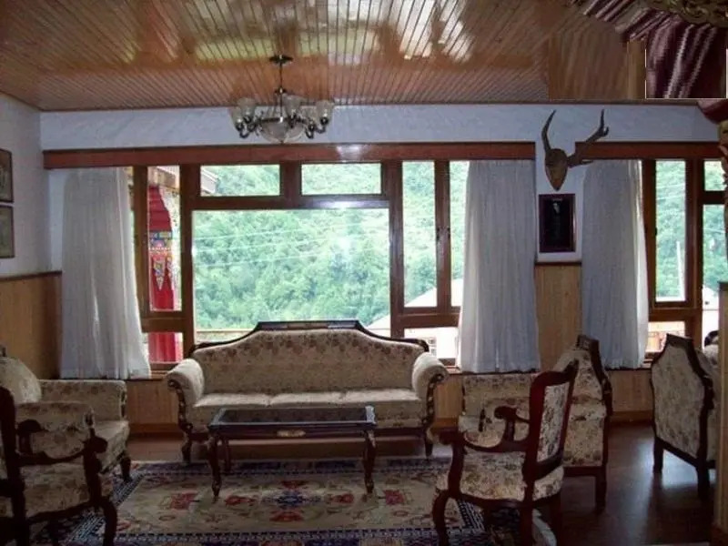 Yarlam Resort