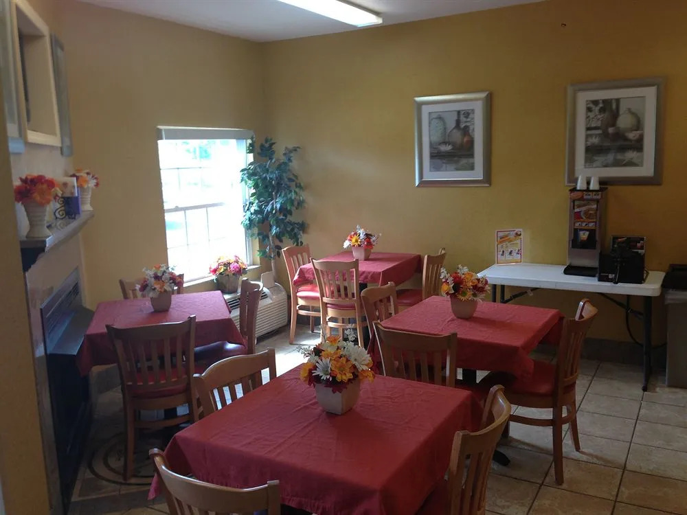 HomeTown Inn-Ringgold