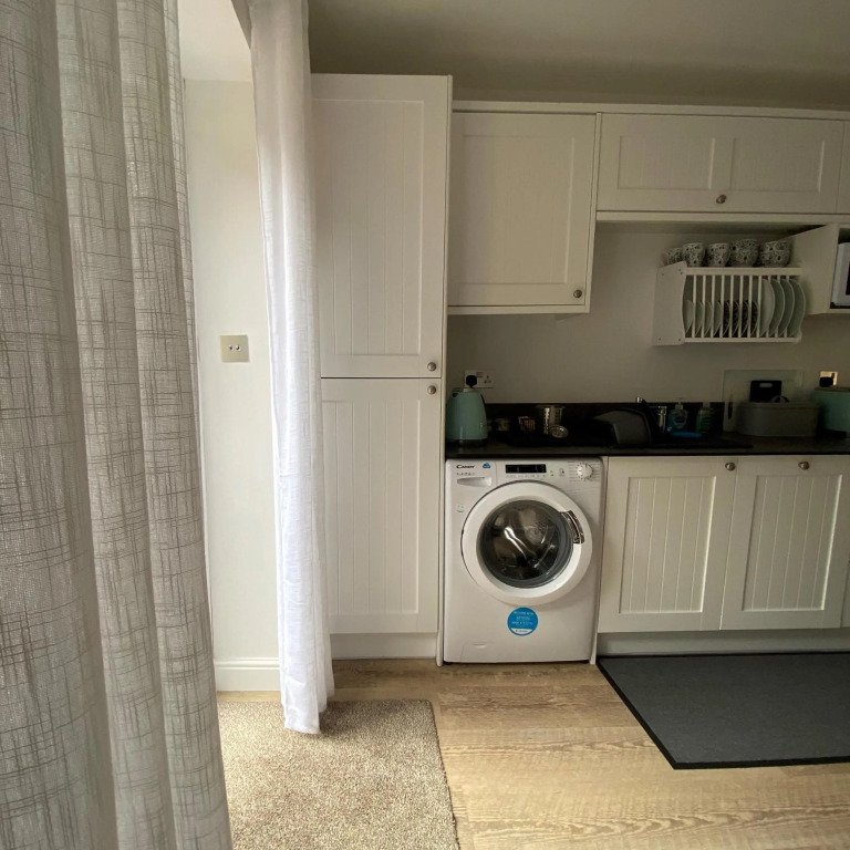Two Sails - Spacious, Stylish, Unique, Parking, High Speed Fibre Broadband, Over 280 channels including Sky and BT Sports, Sky Cinema plus more