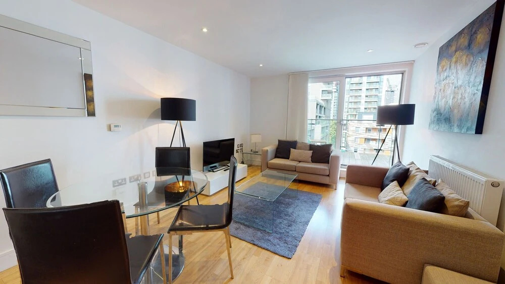 Inviting 2-bed/2-bath Apartment in London
