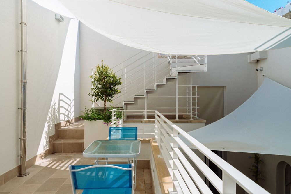 Y Arcillos Luxury Rooms CIN ITO75O35B4OOO468O2