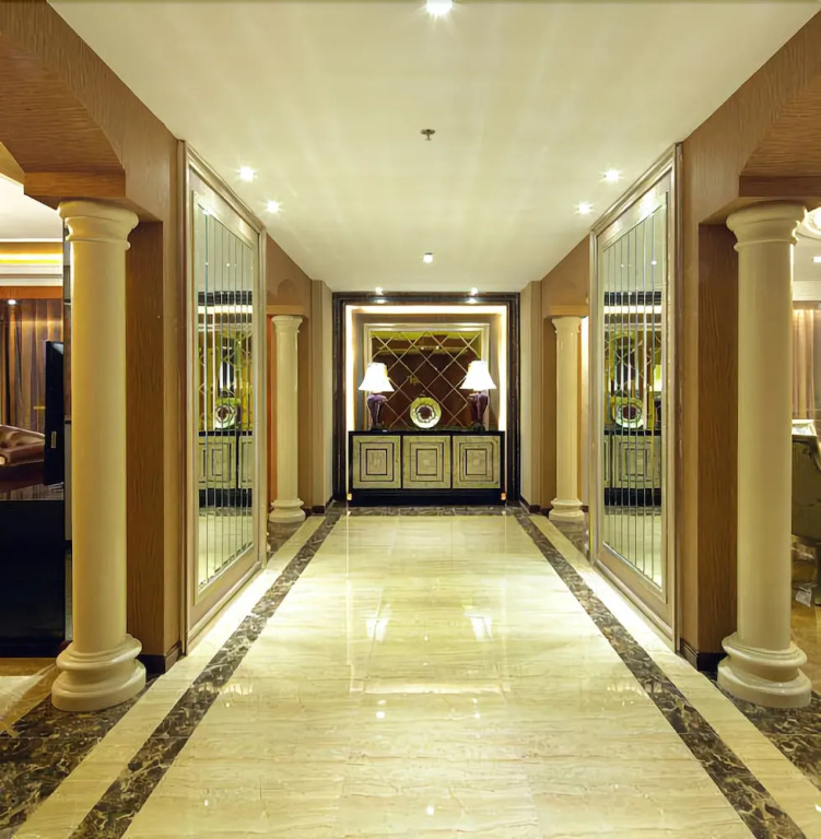 Serengeti Hotel