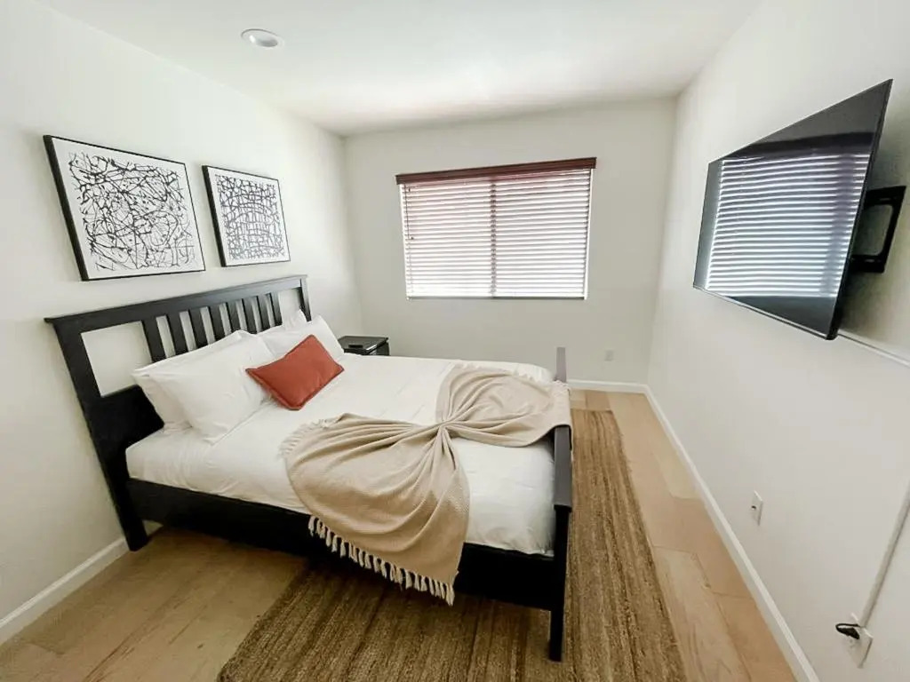Supreme 2BD/3BA Condo - Los Angeles