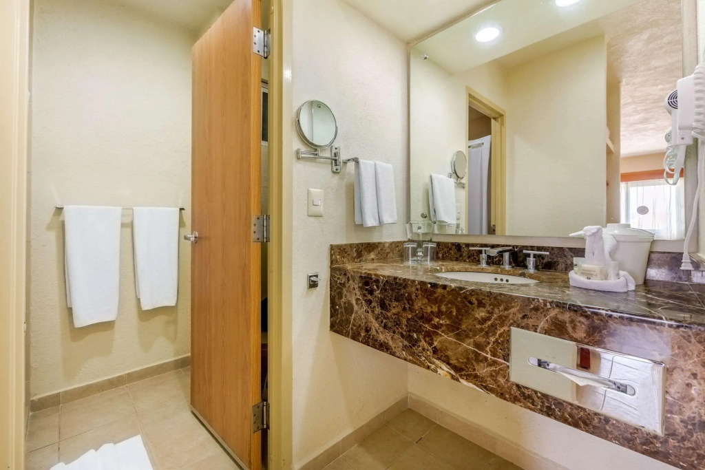 Comfort Inn Puerto Vallarta Golfside & Marina