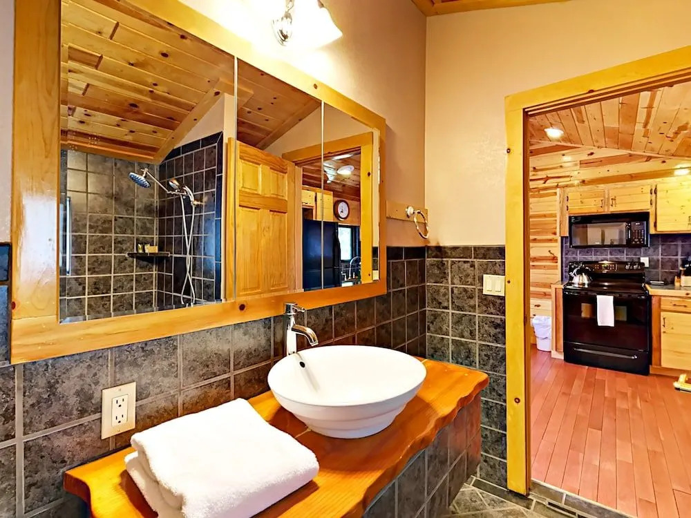 2BR 2BA Heavenly Condo by RedAwning
