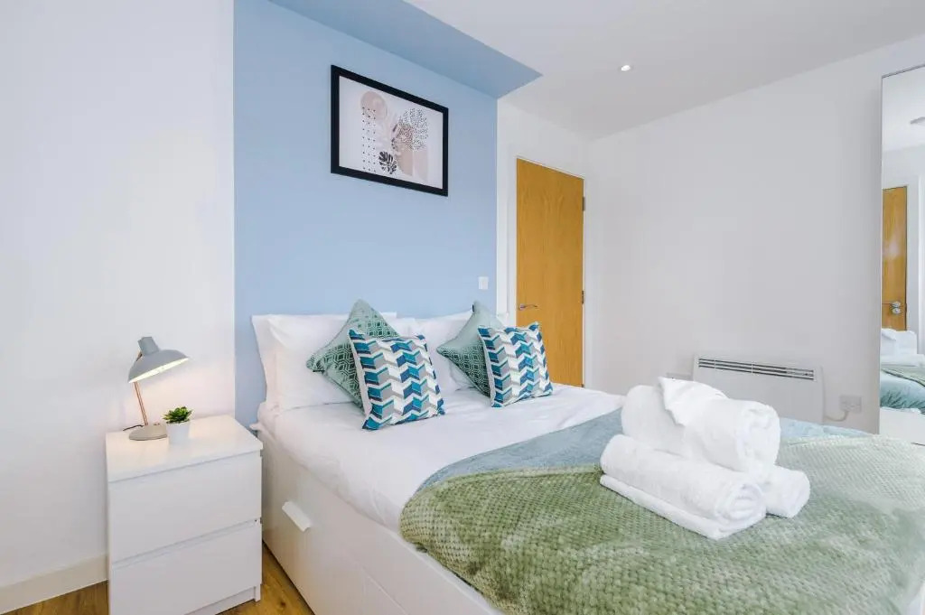 Stunning Scandi Manchester City Centre Penthouse - Sleeps 10 - Parking