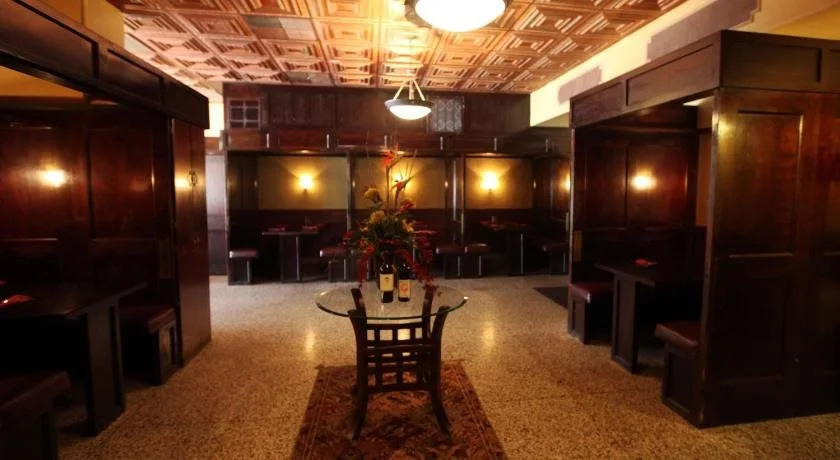 Arrow Hotel