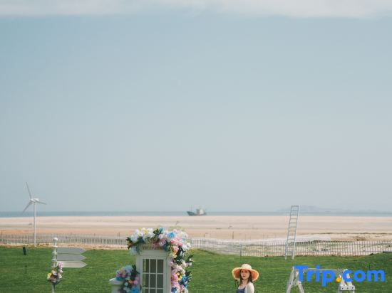 Platinum Whale Coastal Resort