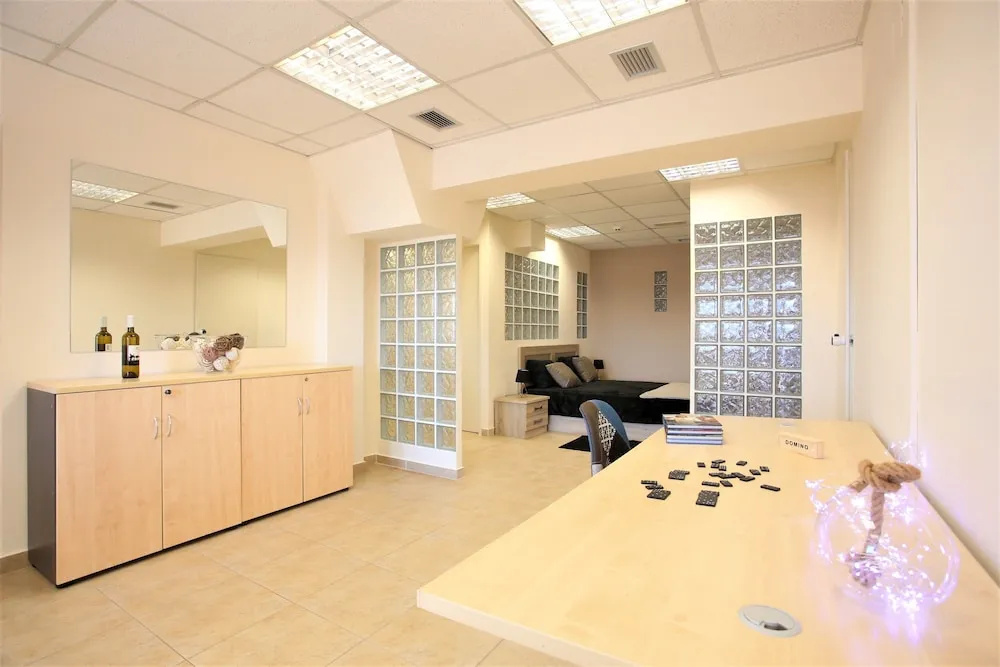 GK Airport Suites