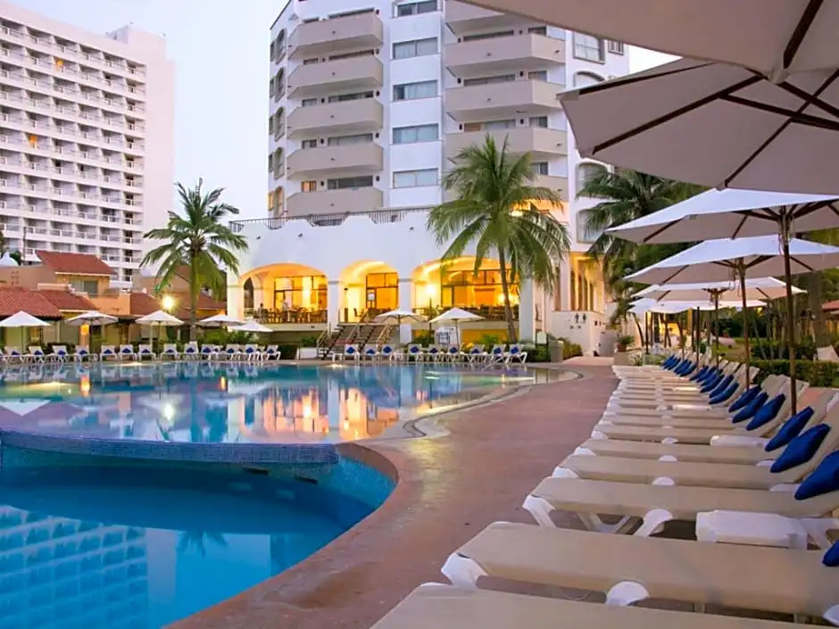 VILLA PARA 5P 4A 1M dentro del Hotel a un lado del Krystal IXTAPA Con Playa WiFi