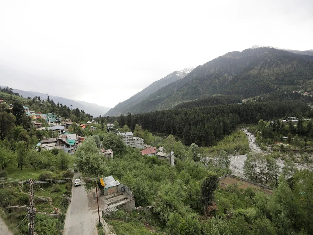 OYO 13691 Home River View 1BHK vashisht Manali