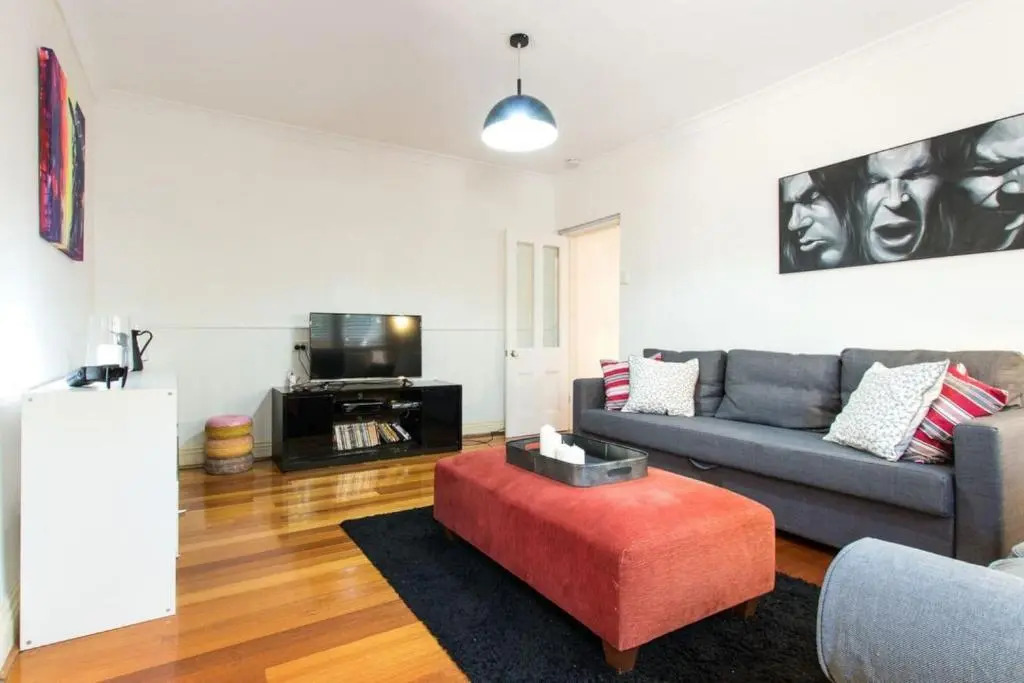 Hunter · Close to Smith St Courtyard + Parking