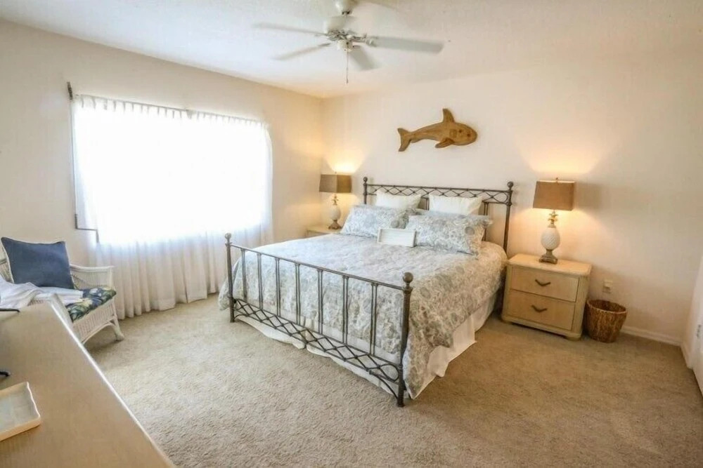 Hibiscus Point 821