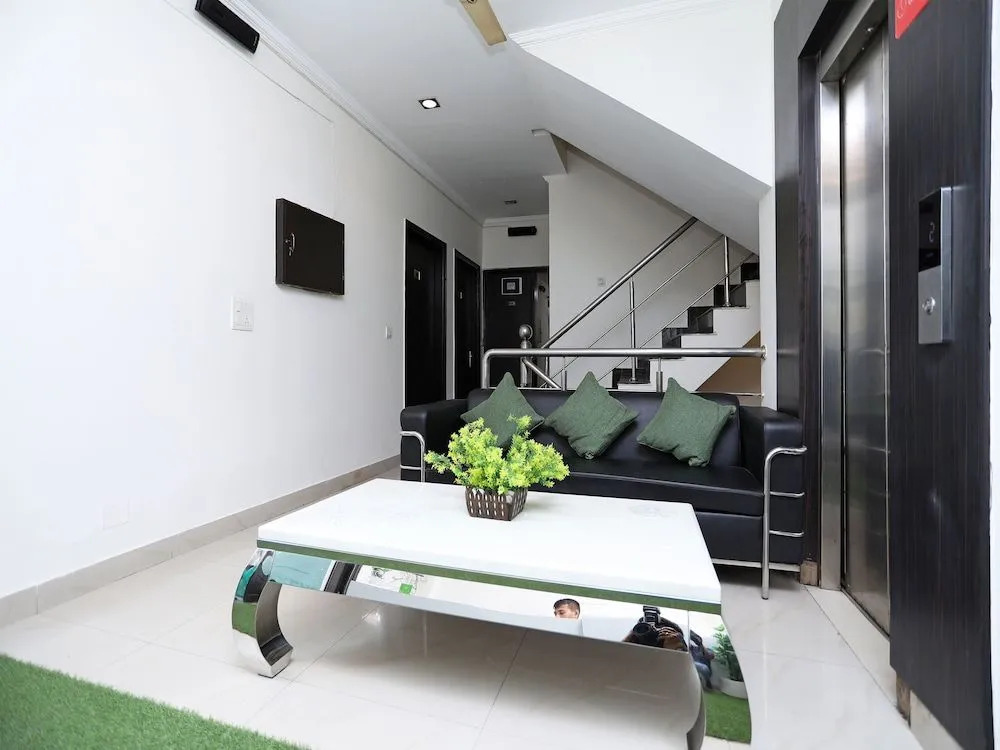 OYO 15130 Cape Jasmine Regency