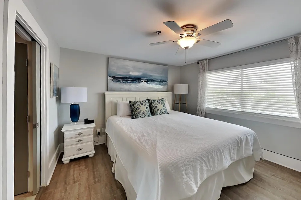 Commodore's Retreat #205 by Southern Vacation Rentals