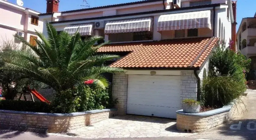 Apartments Lavizatić 266