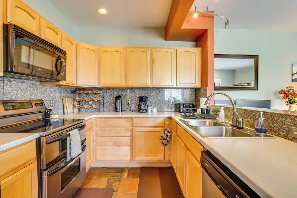 Cozy Condo w/ Views, 3 Mi to Winter Park Resort!