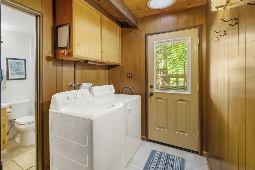 Walk to Fly-in Lake: Blue Lake Springs Cabin!