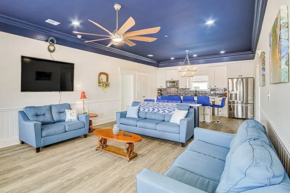Long Beach Home w/ Views & On-site Beach Access!