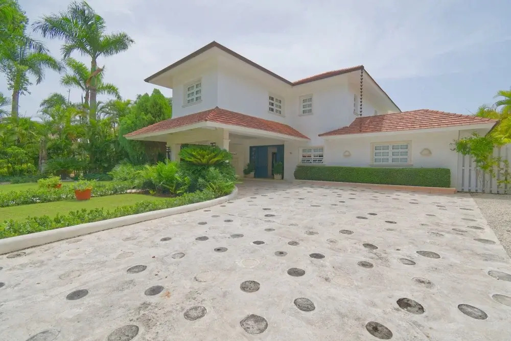 Cozy 4bdr Villa in Luxury Beach Resort With Service Staff and View of La Cana Golf Course