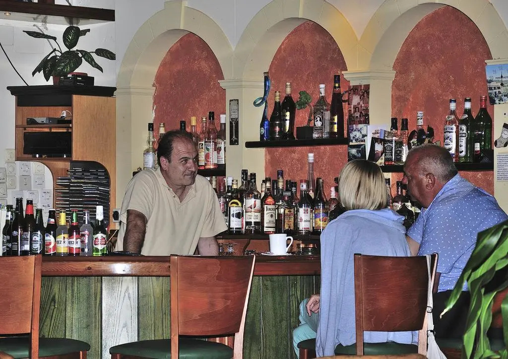 Perros Hotel