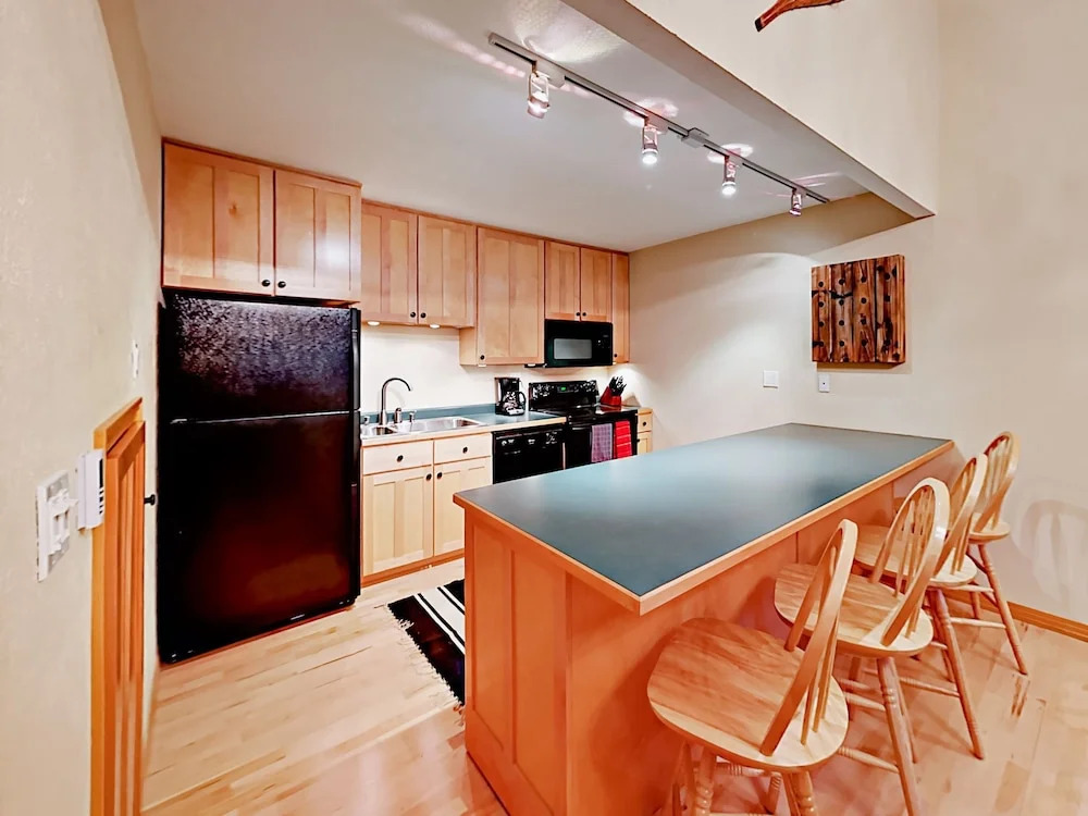 800 Columbine Road Condo Unit B9