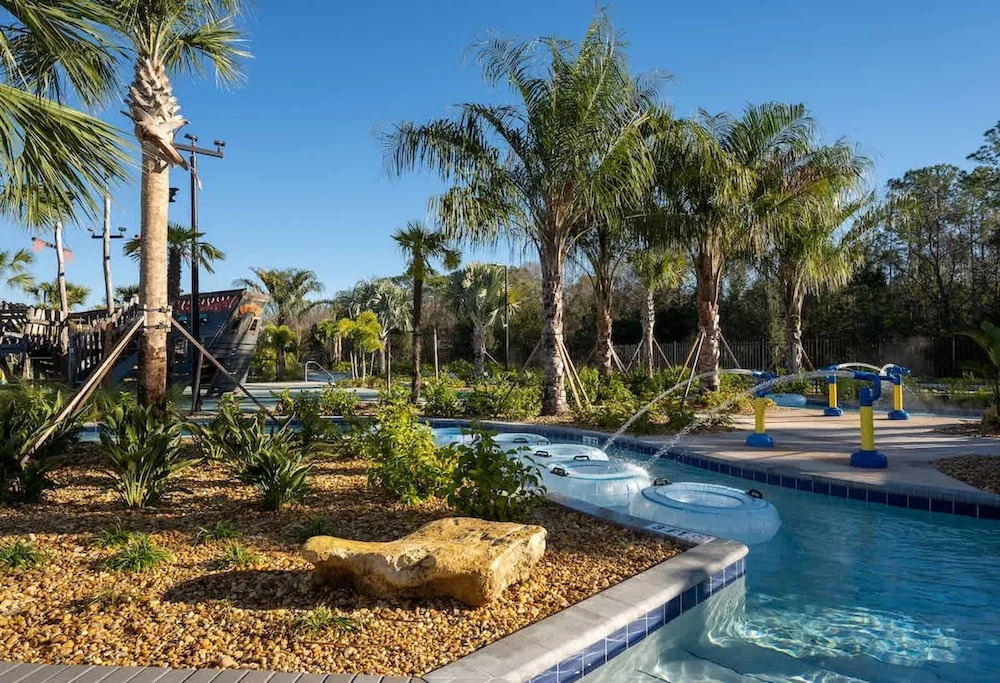 Private Pool and BBQ at Storey Lake 5BR