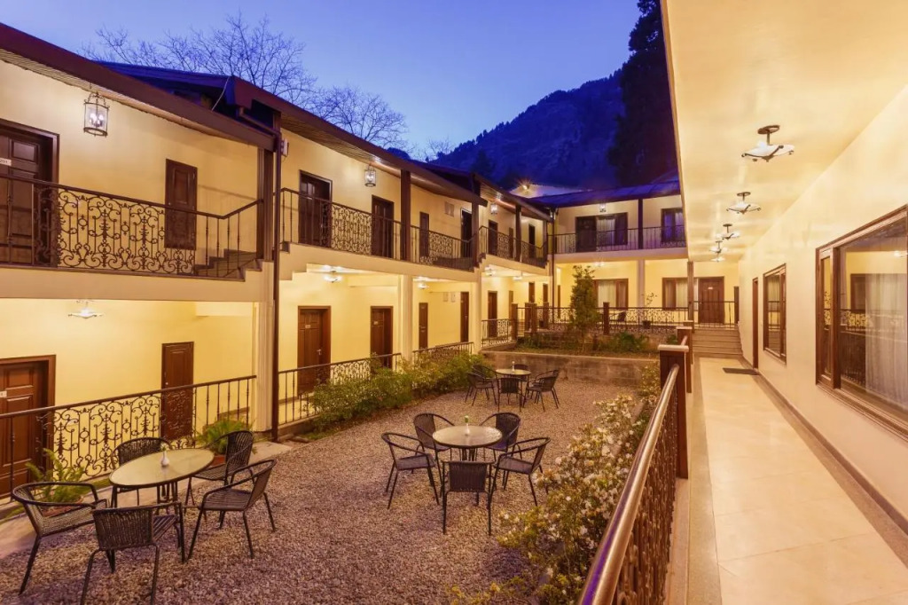 The Earl's Court, Nainital