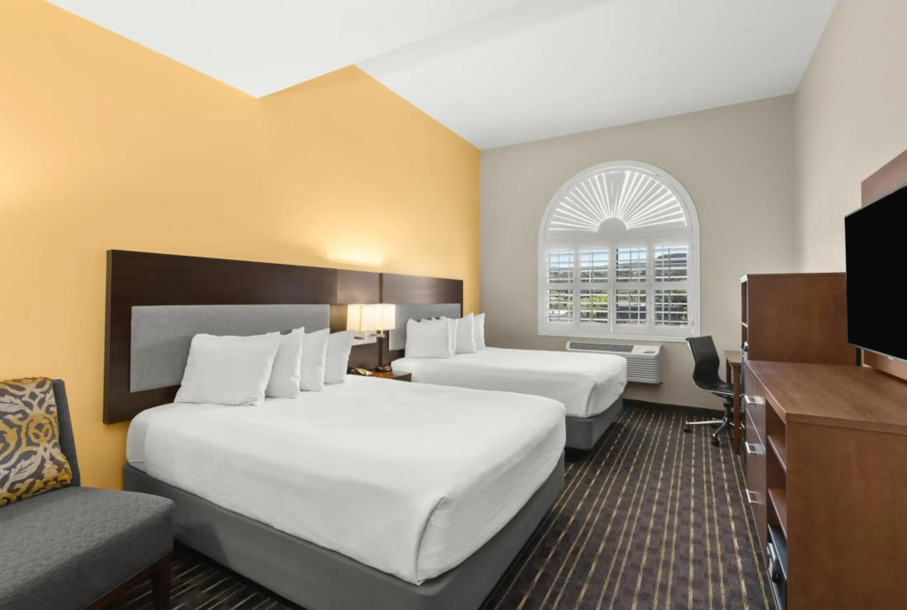 Hotel Aura SFO Airport FREE SHUTTLE
